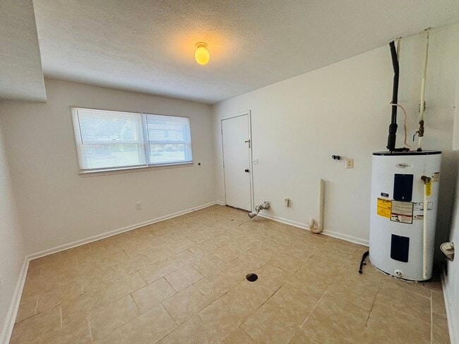 Building Photo - 306 Woodbine Dr