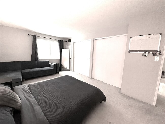 Building Photo - 36 Silver Hill Ln