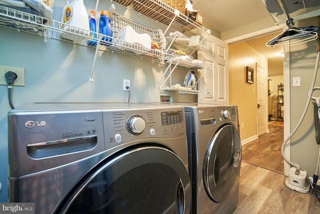 Building Photo - 1230 Weatherstone Ct