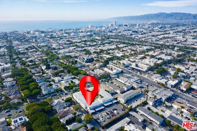 Building Photo - 2041 Euclid St