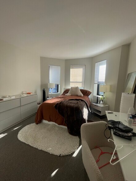 Building Photo - 835 Beacon St