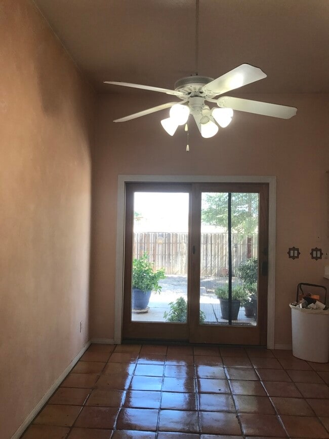 Building Photo - Horse property - 36412 N 10th St Phoenix