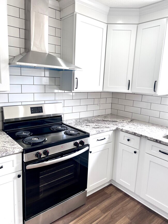 Building Photo - 1206 King Henry Dr