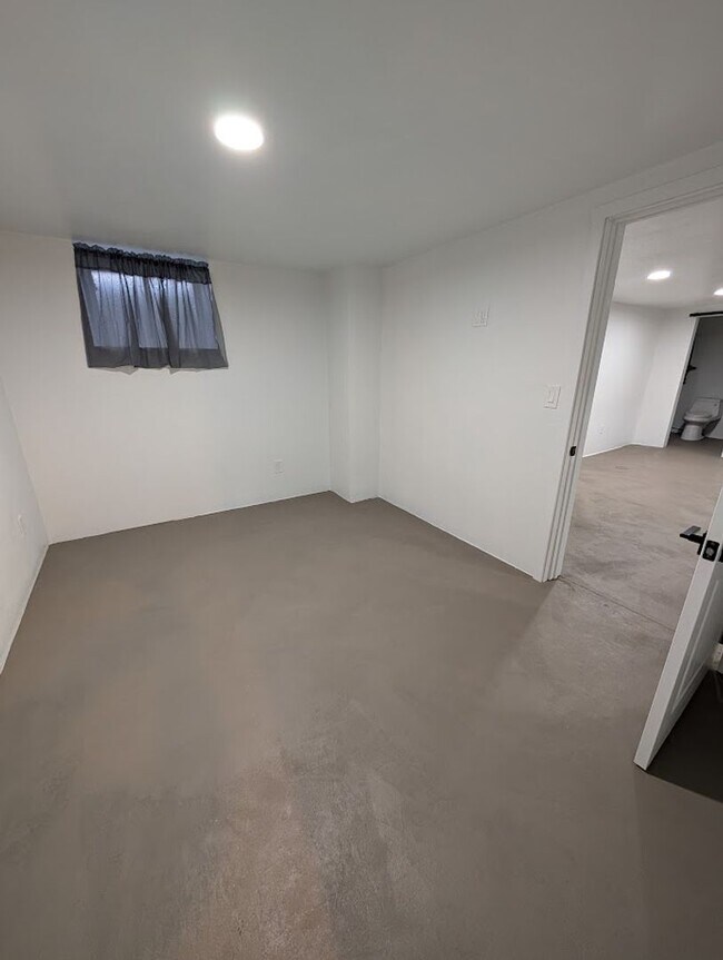 Building Photo - Gorgeous 3 Bed 2 Bath Orchards House with Shop