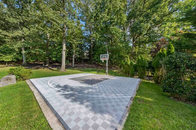 Building Photo - 142 Hoover Dr