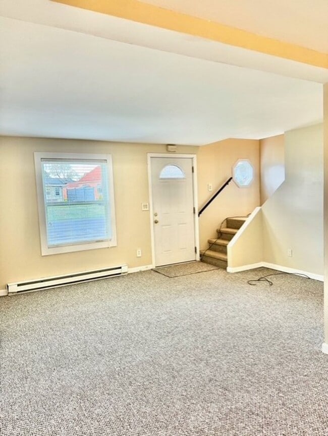 Building Photo - 120 Hinsdale St