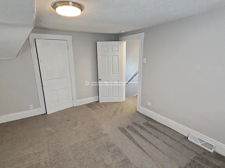 Building Photo - 2522 E 33rd St