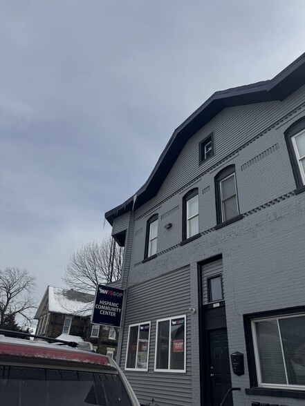 Building Photo - 1303 W Greenfield Ave