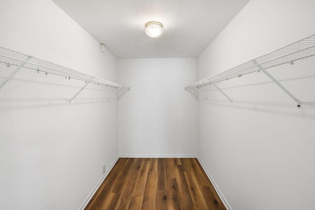 Building Photo - 1725 Louise Cir