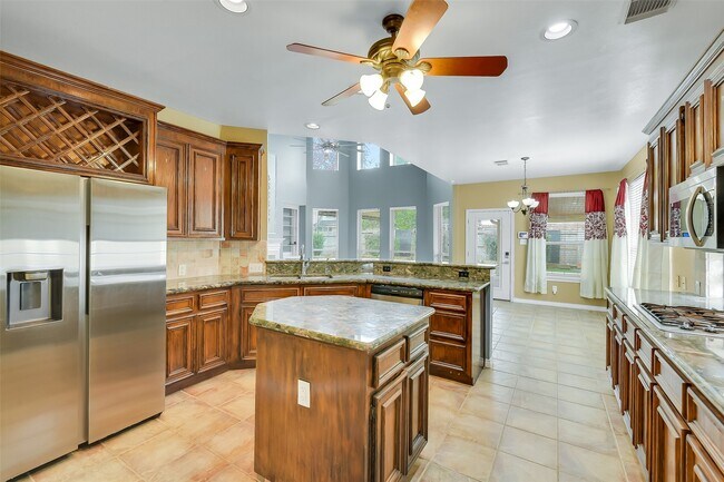 Building Photo - 7619 Limber Bough Dr