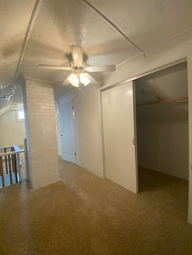 Building Photo - $2,200 | 3 Bedroom, 1.5 Bathroom House | P...