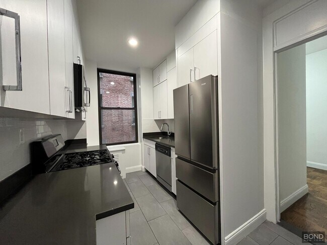 Building Photo - 200 W 58th St