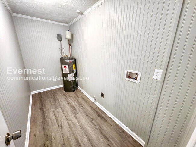 Building Photo - 332 Cherry St