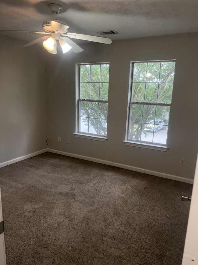 Building Photo - 2352 Wellington Cir