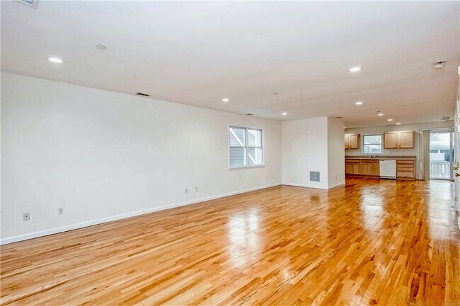 Building Photo - Impeccable 3 Bedroom Townhouse With Upscale Features $5500