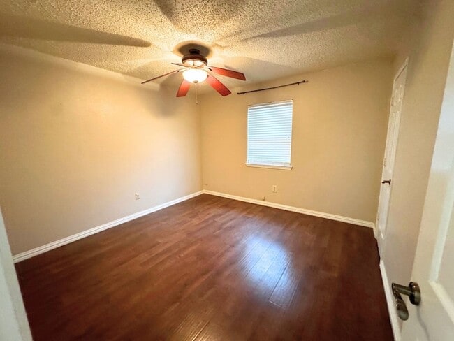 Building Photo - 200 Cedar Ln