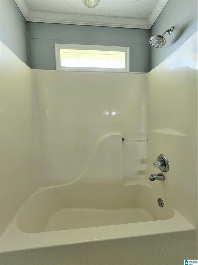 Building Photo - 3013 Bowron Rd