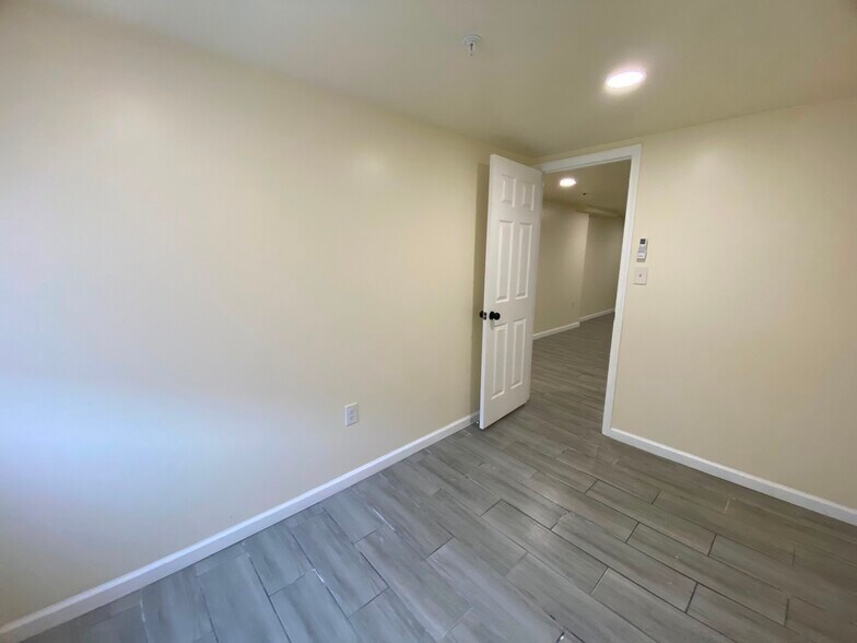 Building Photo - 2710 Dothan Plz