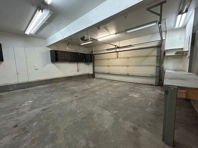 Building Photo - Century 21 Gold Rush - 3 Bed | 2 Bath | 2-Car Garage | End-Unit Condo (FAIRBANKS)