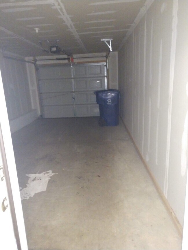 Building Photo - Upper Condo in Woodside Meadows