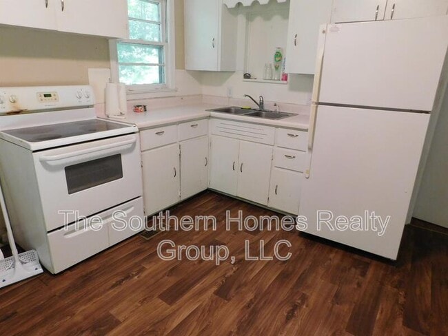 Building Photo - 1704 Shady Dr
