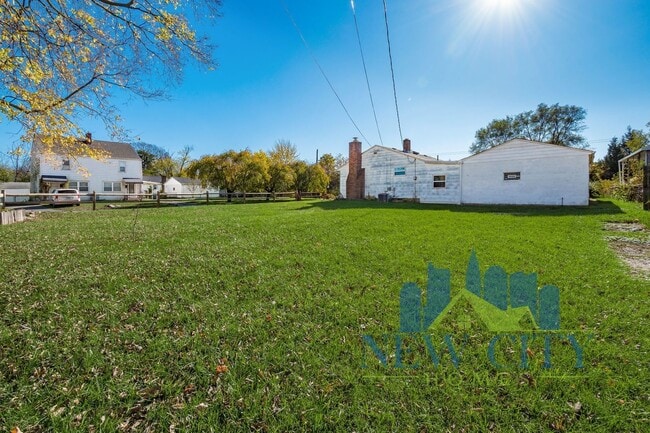Building Photo - WAIVED APPLICATION FEE THRU! Single Family...