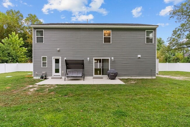 Building Photo - Charming 3-Bedroom Home in Suffolk!