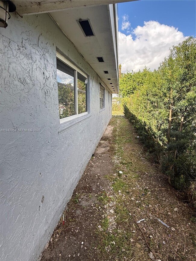 Building Photo - 756 NW 5th St