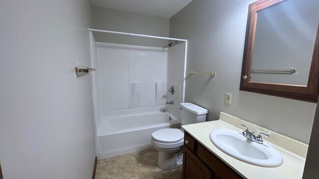 Building Photo - 509 Oak Glen Dr