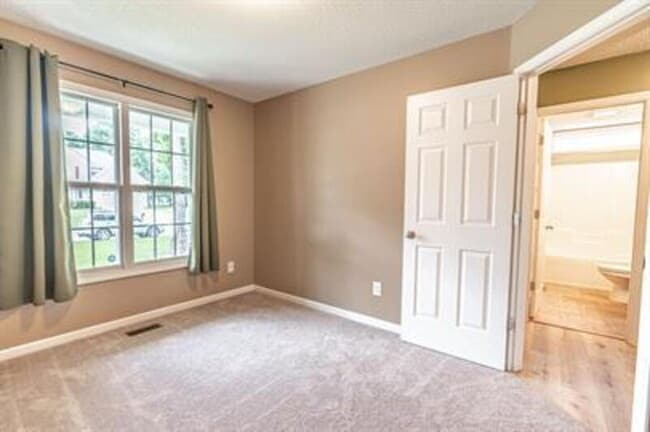 Building Photo - 428 Green Links Dr