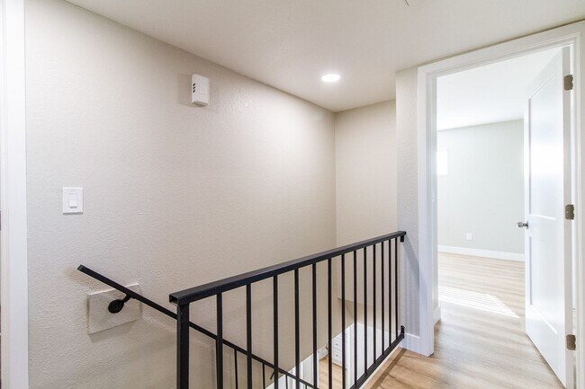 Building Photo - North East Mesa 3 bed 2.5 bath - Beautiful Interior Remodel!! AVAILABLE NOW!