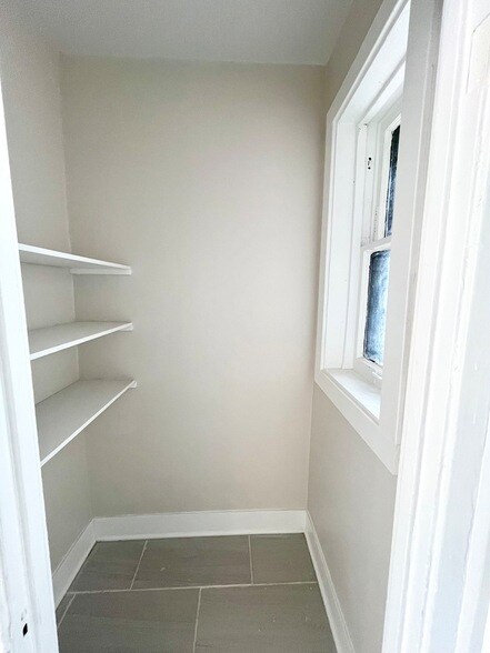 Building Photo - 1148 N Lawndale Ave