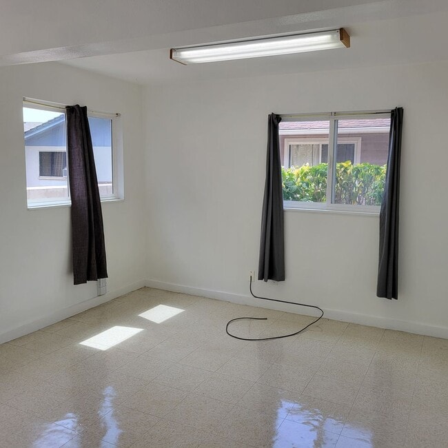 Building Photo - L756ach (REOM)