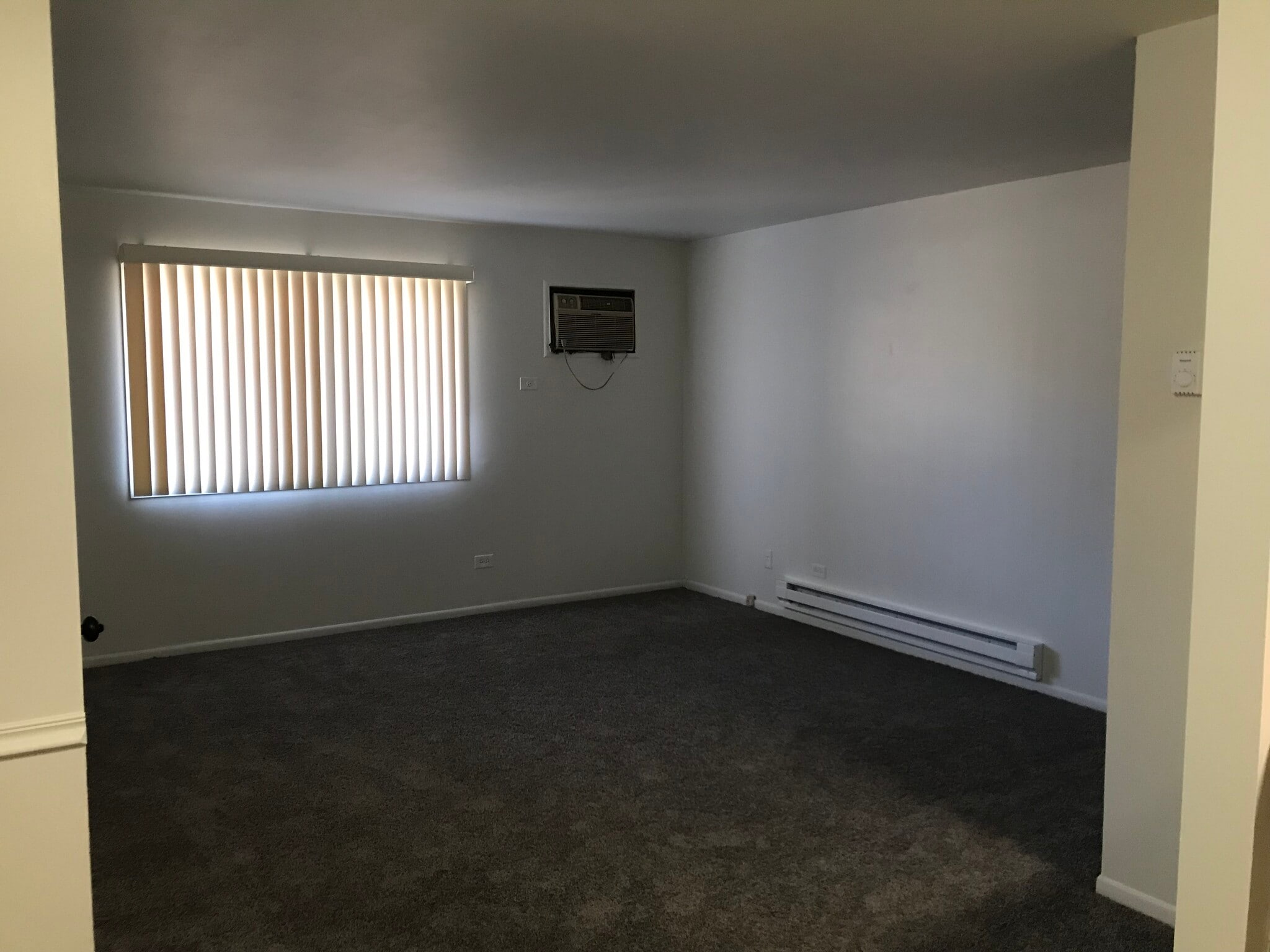 Living Room - 686 Daisy Ln