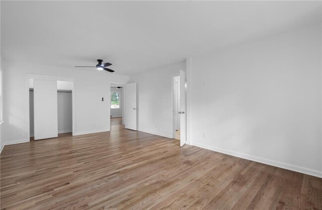 Building Photo - 2397 Sunset Dr NE