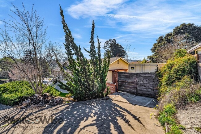 Building Photo - 1951 Heath Dr