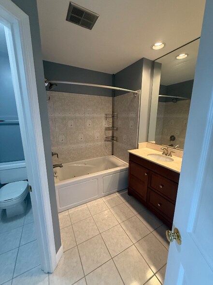 Building Photo - 6914 Ellingham Cir