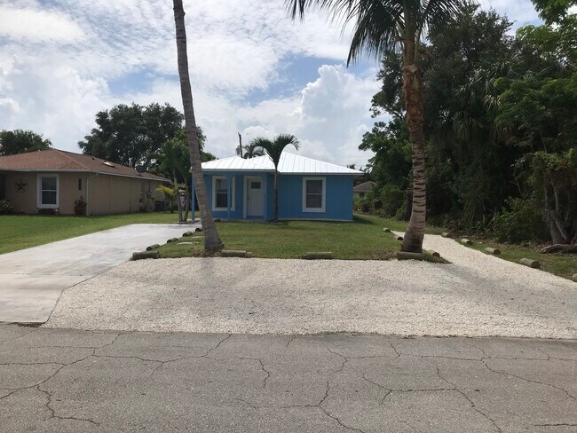 Building Photo - 5118 SE Driftwood Ave