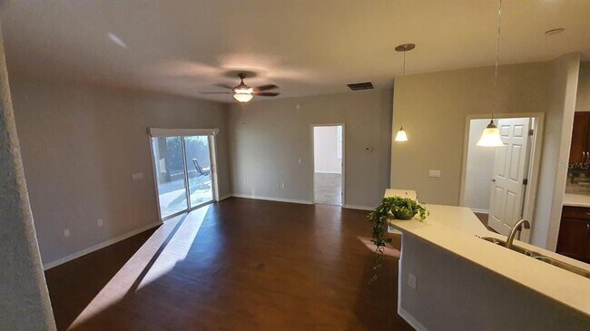Building Photo - 5730 Fischer Dr