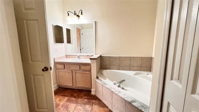 Building Photo - 949 Dekleva Dr