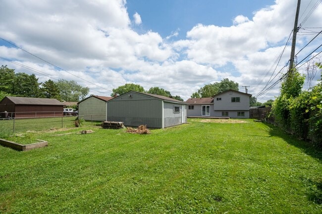 Building Photo - Must see FOUR bedroom Trilevel home