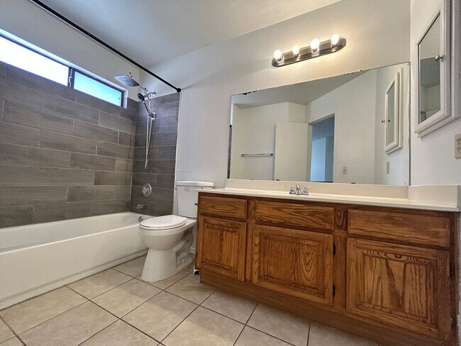Building Photo - Charming 3 bed / 2.5 bath Gilbert Home wit...