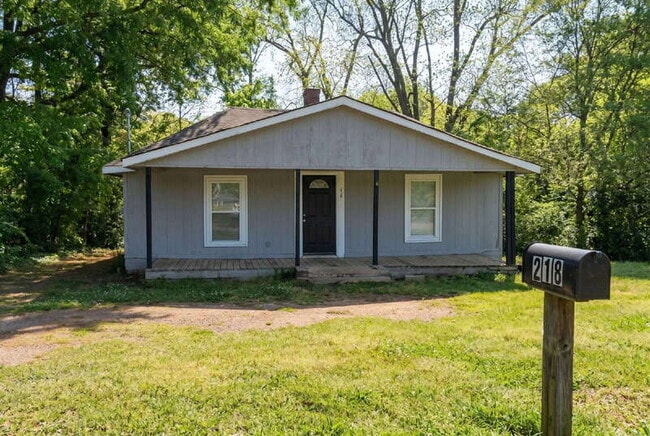 Building Photo - 218 Irving Ave