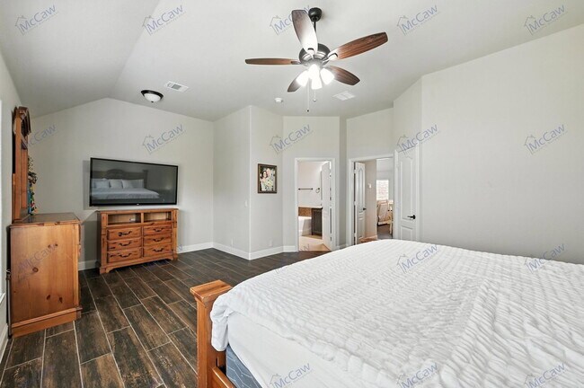 Building Photo - 3829 Honey Grove Dr