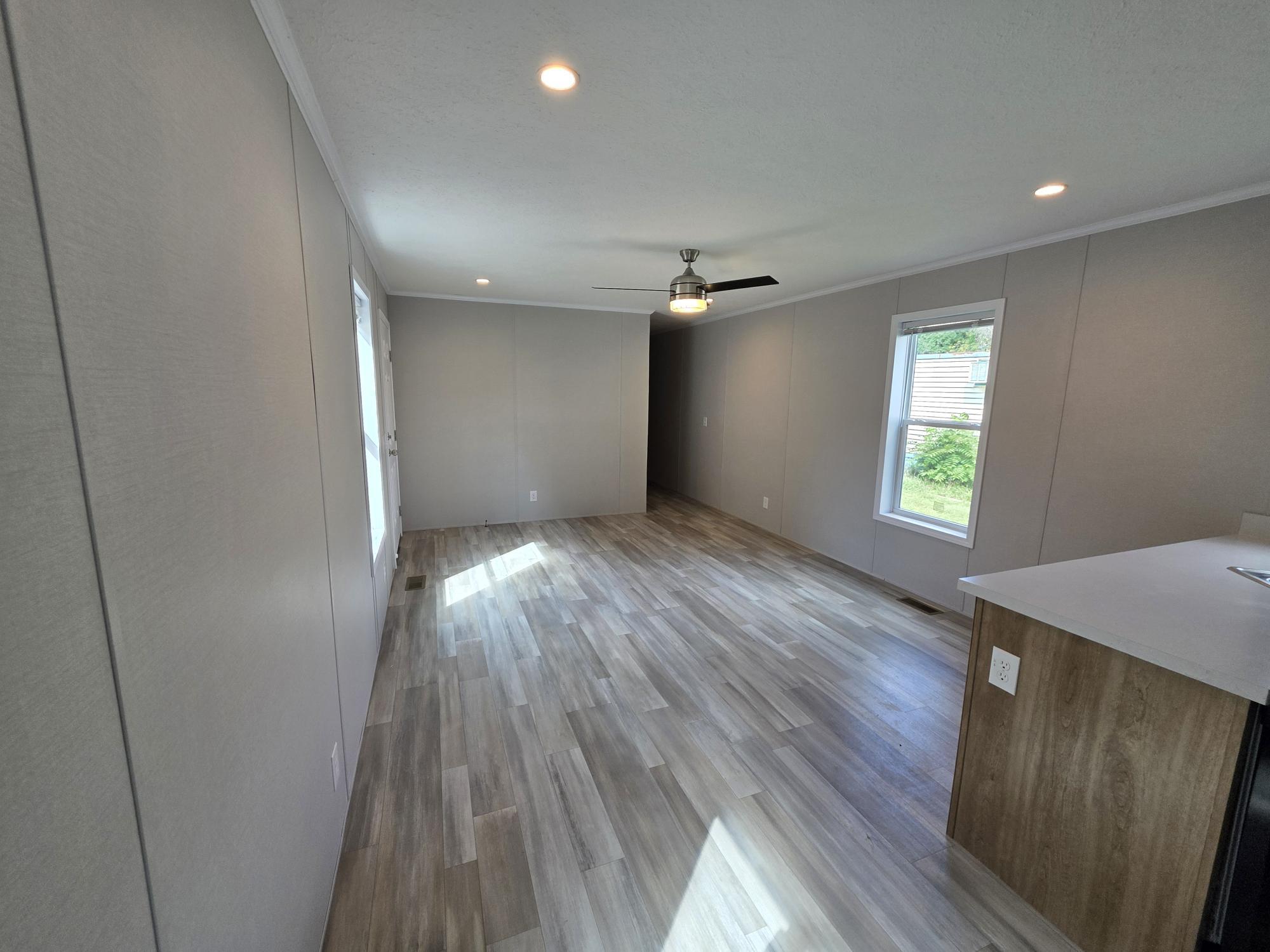 Building Photo - 92 Thomas Ln