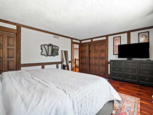 Building Photo - 1811 Breezewood Dr