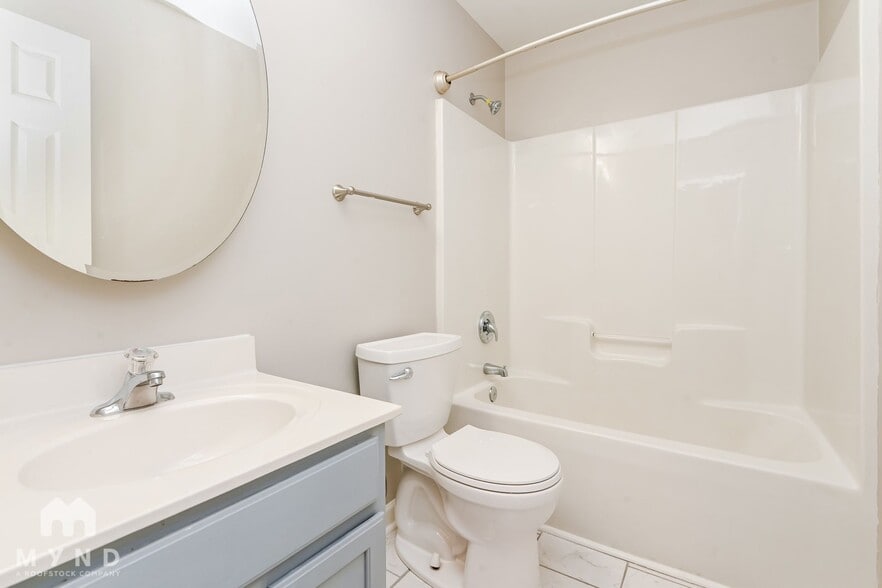 Building Photo - 222 Kendra Dr SW