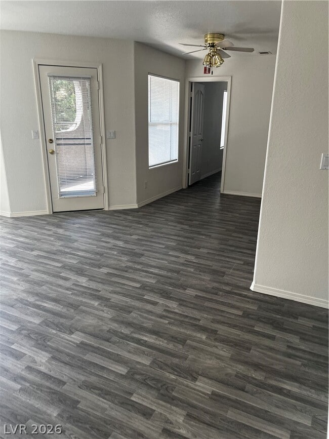 Building Photo - 701 Capri Dr