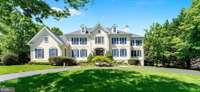 Building Photo - 1445 Mayhurst Blvd