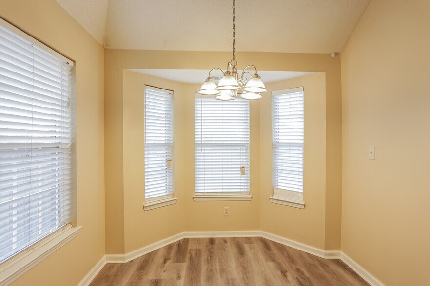 Building Photo - 4088 Carroll Dr